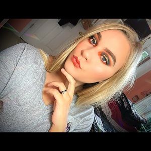 Meet your Posher, Mia